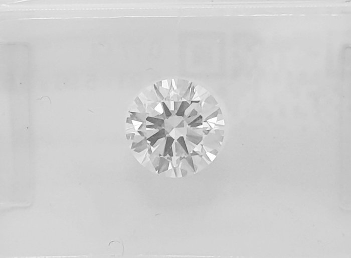 Diamant - 0.77 ct - Brillant - F - SI1, IGI Certified
