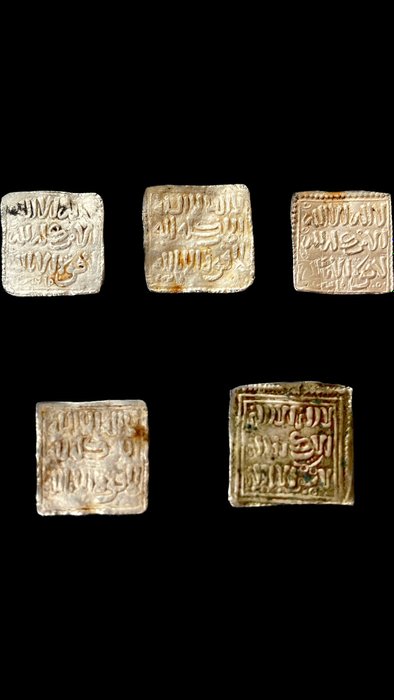 Al Andalus - Almohadene. Lote de 5 Dirhams siglos XII - XIII d.C.. Incl.: Ceca de Fez