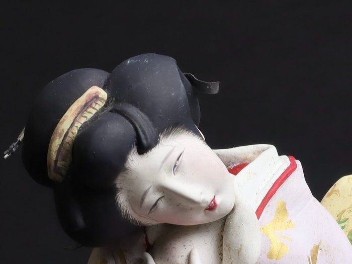 Young Woman in Kimono - Erotic Shunga hakata ningyō 博多人形 (Hakata doll) - Late Shōwa period (1926-89) - Céramique - Japon