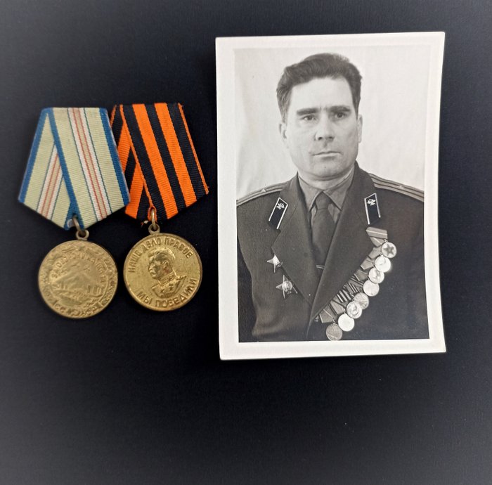 UdSSR - Panzerabwehr-Truppen - Medaille - 2 Battle Medals and Photo of the Soviet Officer - 1943