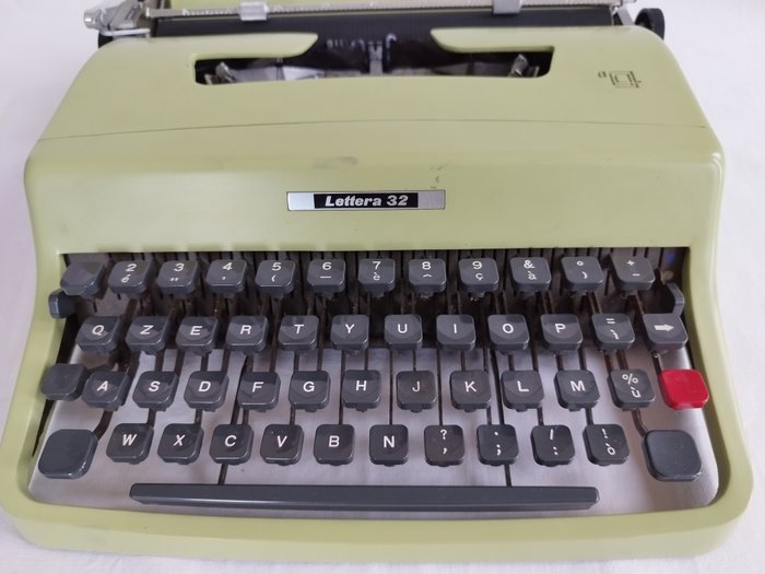 Olivetti, Lettera 32 - Marcello Nizzoli Typewriter - metal and other materials