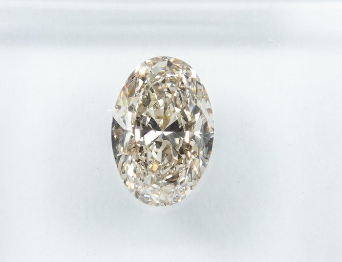 钻石 - 0.86 ct - 椭圆形 - K - VS1 轻微内含一级