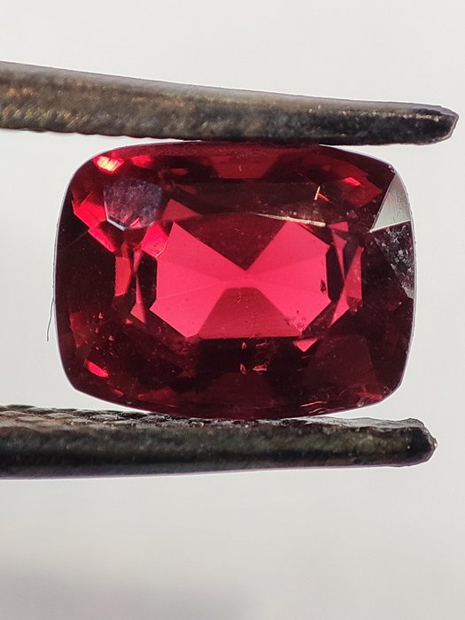 1 pcs  Red Spinel  - 0.93 ct - Antwerp Laboratory for Gemstone Testing (ALGT)