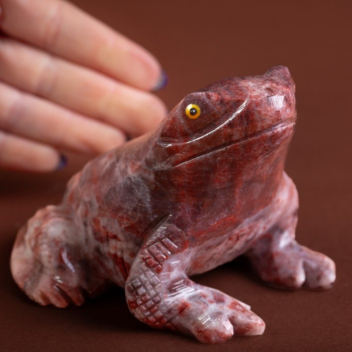 红石英 - 雕刻青蛙 - 高度: 107 mm - 宽度: 90 mm- 748 g