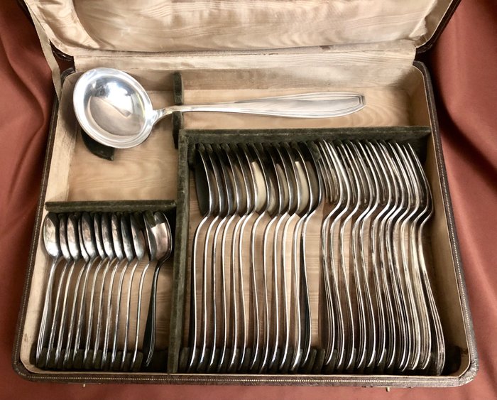 Christofle - 餐具套装 (37) - Christofle，法国，阿波罗收藏，大约 1960 年代。 12人份餐具套装（37件）。 - 镀银