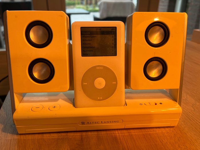Apple - iPod with Clickwheel 4e generation 20GB inclusief Altec Lansing in Motion Speakers IPod