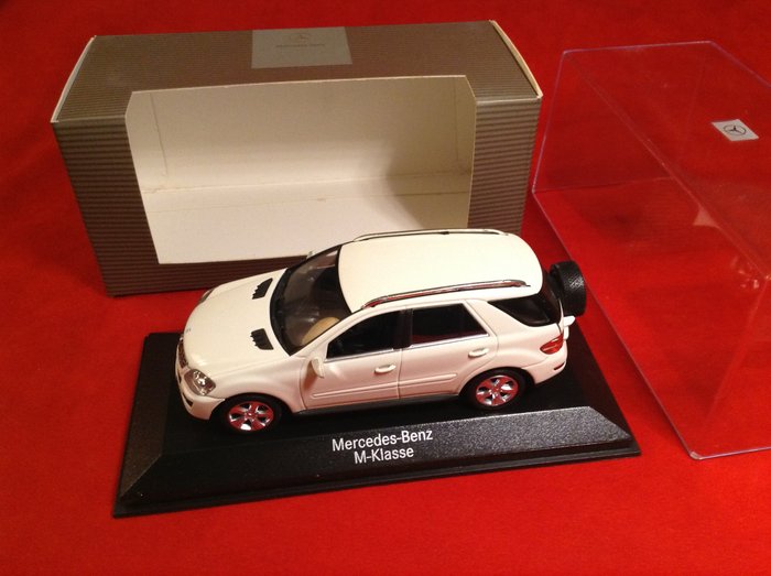 MiniChamps 1:43 - 模型車 - Promotional Modelcar for Mercedes Benz Dealerships - 參考號#B6 696 2211 梅賽德斯奔馳 M 級 SUV Stradale 公路車 2011 年