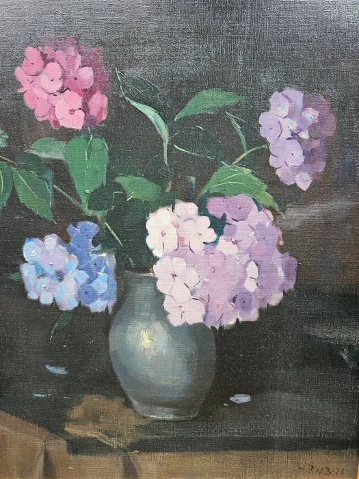Hendrik (Henk) Raab (XX) - Stilleven met hortensias in een blauwe vaas op tafel