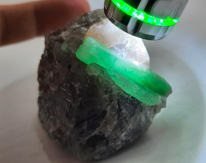 474 ct - Cristallo di smeraldo in matrice- 94.8 g