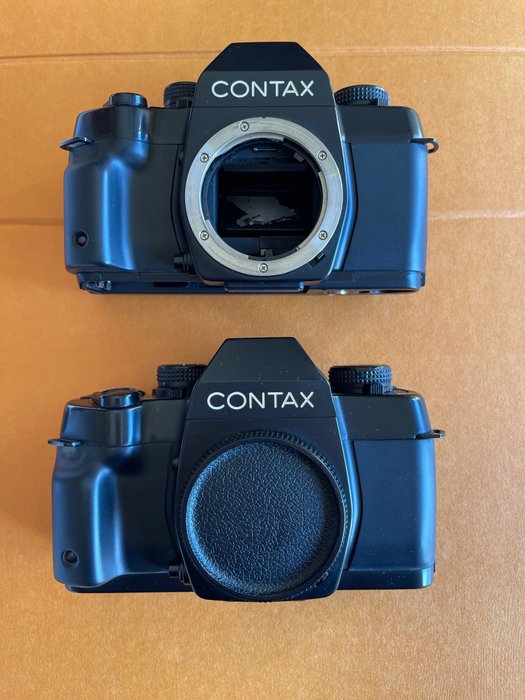 Contax : Porsche Design CONTAX ST (2 bodies), Porsche Design CONTAX Winder P7, 2 different Viewfinders. One Analoge camera
