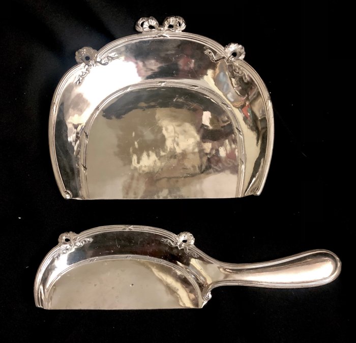 Christofle - Εργαλείο απομάκρυνσης ψίχουλων -  Ένα αριστοκρατικό, vintage, γαλλικό, επιτραπέζιο crumber και φτυάρι, με πλούσια διακόσμηση, στο - Silver-plated