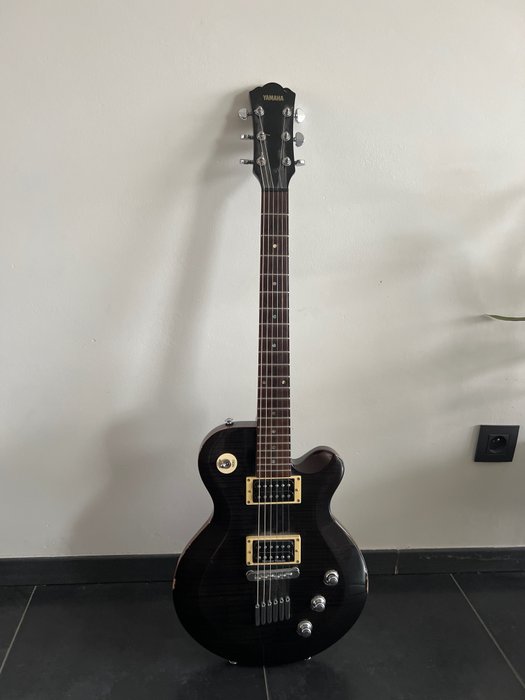 Yamaha - Aes 620 -  - Gitarr med solid kropp