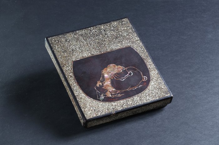 Mother-of-Pearl Inlay Budai (Hotei 布袋) Suzuribako Inkstone Box - Box - Lacquered wood