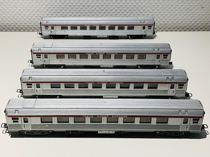 Lima H0 - Model wagonu pasażerskiego (4) - 4 wagony INOX, Amsterdam-Paryż - Trans Europ Express