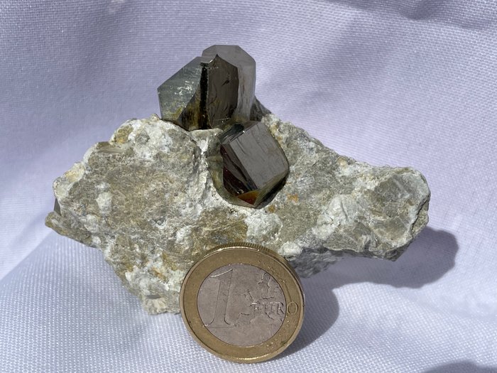 Pyrit kristall på matrisen - Höjd: 40 mm - Bredd: 75 mm- 123 g - (1)