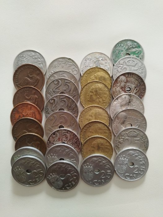 Espanja, Tasavalta ja sisällissota. 25 + 50 Céntimos  + 1 Peseta 1925/1937 (30 monedas)  (Ei pohjahintaa)