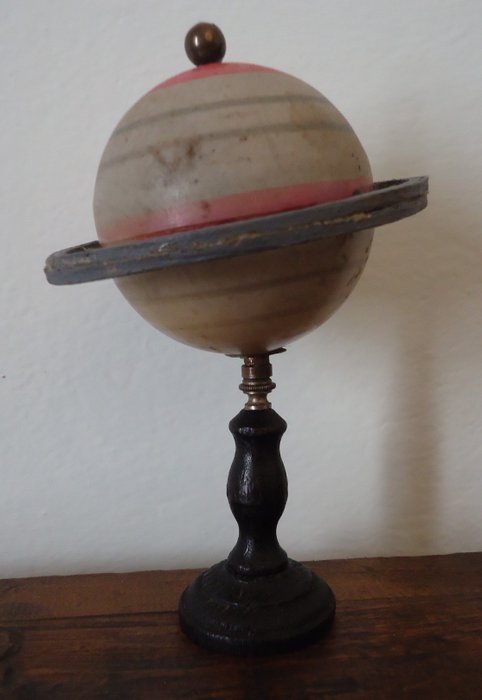 Frankrike, Jordglob - Planeten Saturnus - Petit modèle ancien de la planète Saturne - 1921-1950