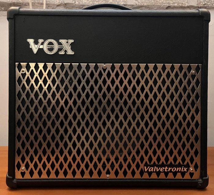 Vox - Număr de articole: 2 - Amplificator chitară  (Fără preț de rezervă)
