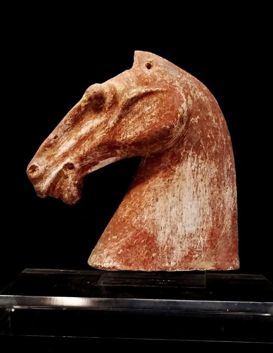 Altchinesisch – Großer Pferdekopf mit Resten von Polychromie – Han-Dynastie