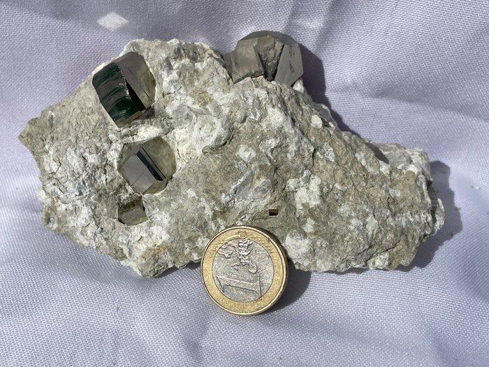 Pyrit Krystaller i indlejring - Høyde: 70 mm - Bredde: 130 mm- 374 g - (1)