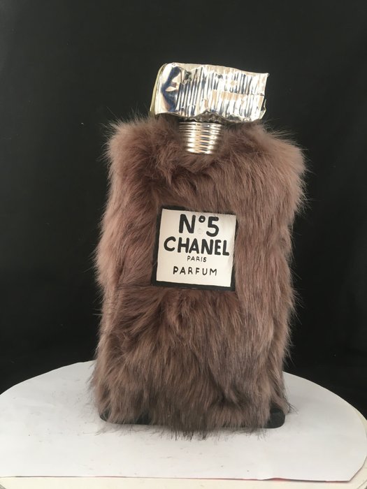 Norman Gekko (XX-XXI) - Giant Chewbacca Chanel N.5