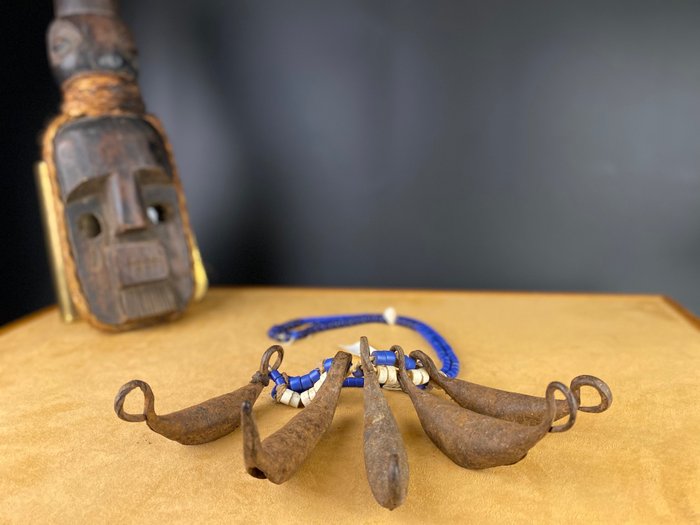 Antigas joias cerimoniais africanas das mulheres Kirdi - Kirdi - Cameroon  (Sem preço de reserva)