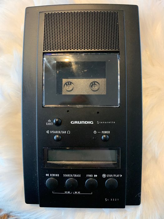 Grundig - ST-3221 Kannettava kasettisoitin