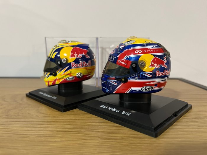 Spark 1:5 - Kilpa-auton pienoismalli - Red Bull F1 Helmets Pack - Mark Webber 2012 - Jaime Alguersuari 2011