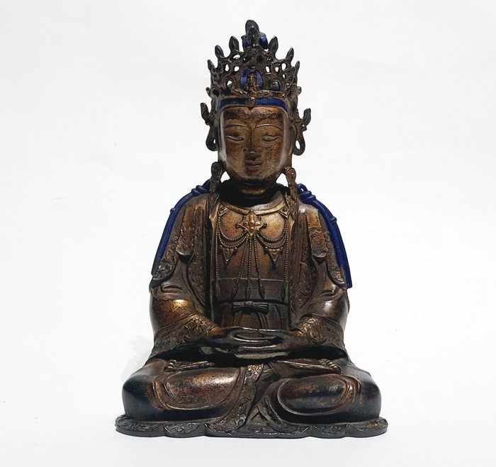 Estatua - Bronce dorado - Avalokitesvara, Bodhisattva - Hand painted Hair, Crown and Eyes - China - Segunda mitad del siglo XX