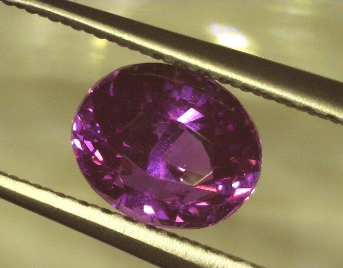 1 pcs 粉色, 紫羅蘭色 藍寶石 - 1.58 ct