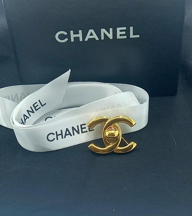 Chanel - Kullattua metallia - Rintaneula