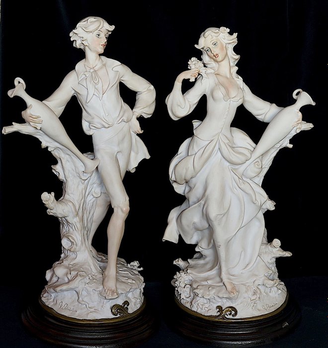 Capodimonte - Giuseppe Armani - Statuette - "Portatori d'acqua" -  (2) - Porcelæn