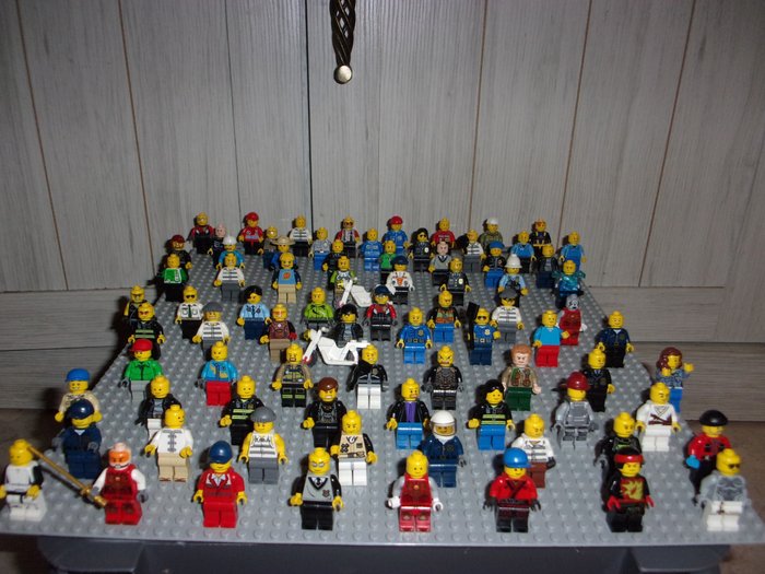 Lego - Minifiguurit - 80 Lego minifigures + 2 Lego moto's