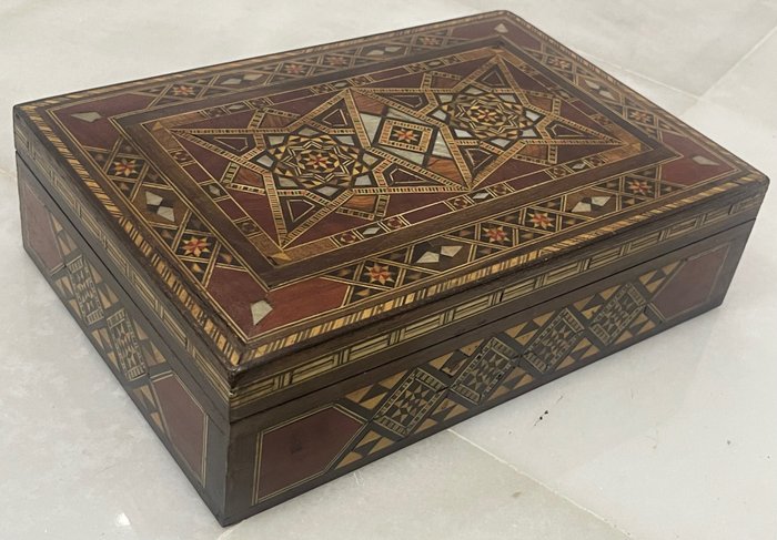 Ebanistas de Granada - Κουτί (1) - Βελούδο, Μητέρα του μαργαριταριού, Ξύλο, Οστό, Marquetería