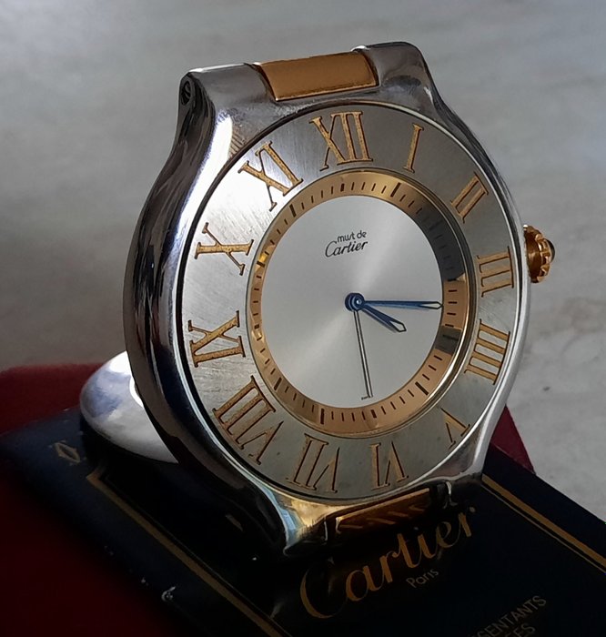 旅行时钟 - Must de Cartier Swiss Made Bellissimo Orologio/Sveglia da viaggio, placcato oro - Gold-plated, 钢材（不锈钢） - 2000年-2024年