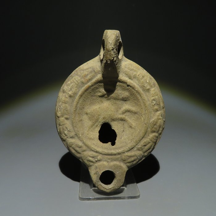 Epoca Romanilor TeracotÄƒ Lampă cu ulei cu o căprioară. secolele I-IV d.Hr. 10,5 cm lungime.
