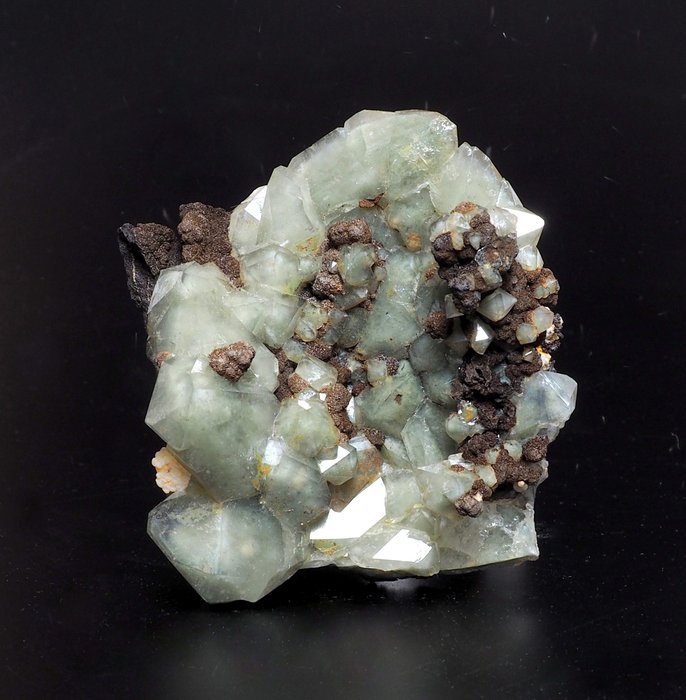 Kwarts Kristallen op matrix - Hoogte: 7 cm - Breedte: 6.5 cm- 250 g