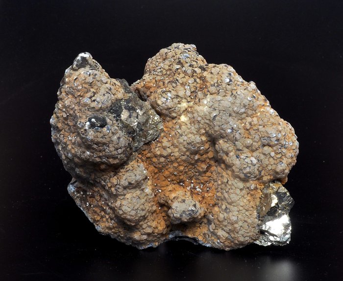 Kalsiitti, pyriitti Kristallit välimassassa - Korkeus: 12 cm - Leveys: 11 cm- 500 g