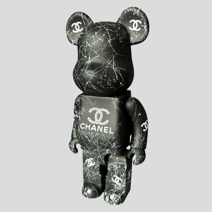 AmsterdamArts - Chanel marble diamond bear statue
