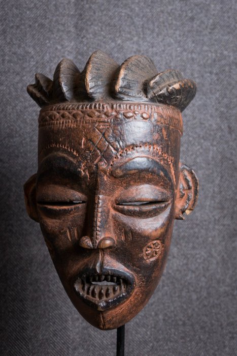 Máscara tribal - Mwana pwo - Chokwe - Angola
