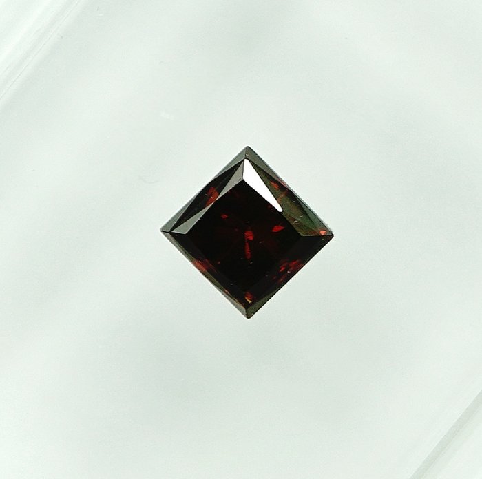 Diamante - 0.34 ct - Principessa - Fancy Dark Reddish Orange - SI1