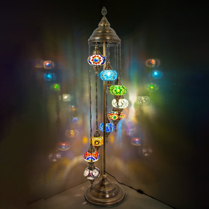 Candeeiro de pé - 9 lâmpadas - 185 cm - Latão
