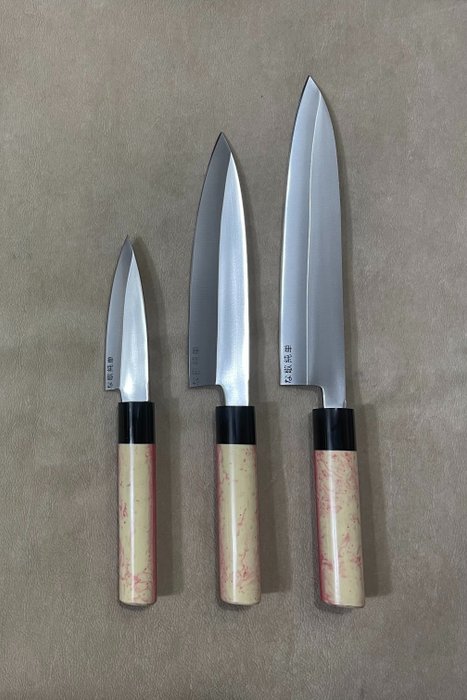 Table knife set (3) - Set of Japanese Professional Santoku's Chef Knives - D2 Steel, Special Two Tone Resin Handle