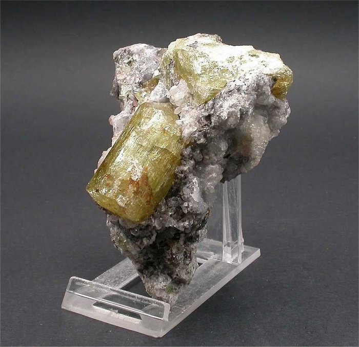 Apatiet Kristallen op matrix - Hoogte: 9 cm - Breedte: 8 cm- 282 g