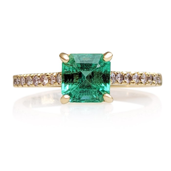 No Reserve Price Ring Emerald Emerald 