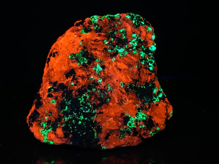 方解石中极其明亮且引人注目的硅锌矿。 萤光 - 高度: 7 cm - 宽度: 6.5 cm- 225 g - (1)