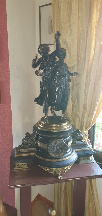 Kaminuhr (ohne Mindestpreis) - Étienne-Henry Dumaige (1830-1888) - Patinierte Bronze, Stein (Mineralstein), Vergoldete Bronze - 1880-1900