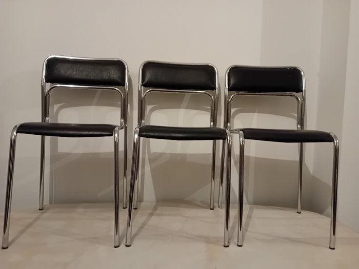 椅子 - 三把椅子 - 金属和乙烯基