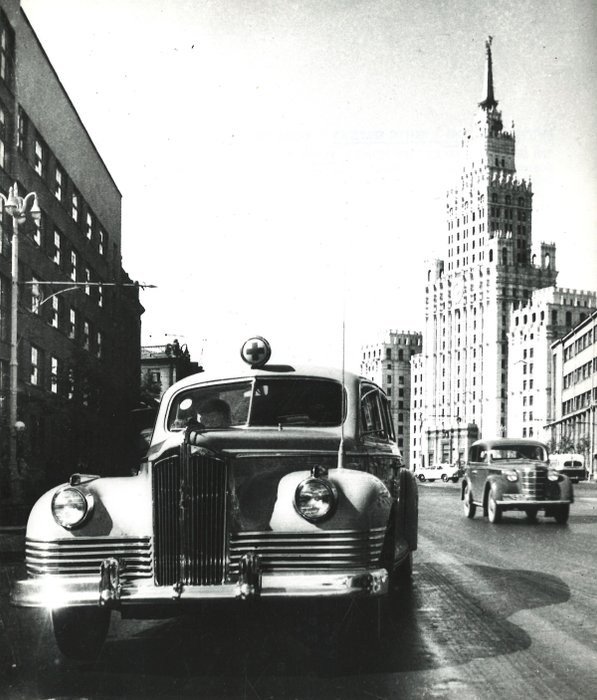USSR Ministry of Health - Emernecy ambulance in Moscow, c. 1960 (rare ZIS 110 as ambulance)
