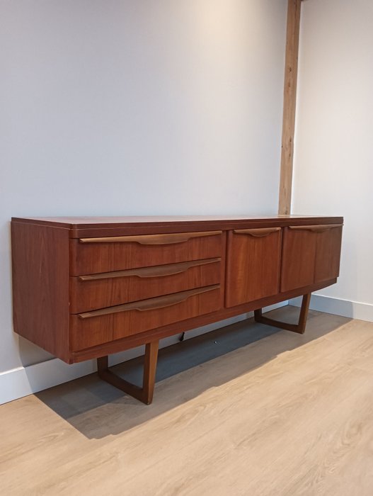 Stonehill Furniture - Sideboard - Holz